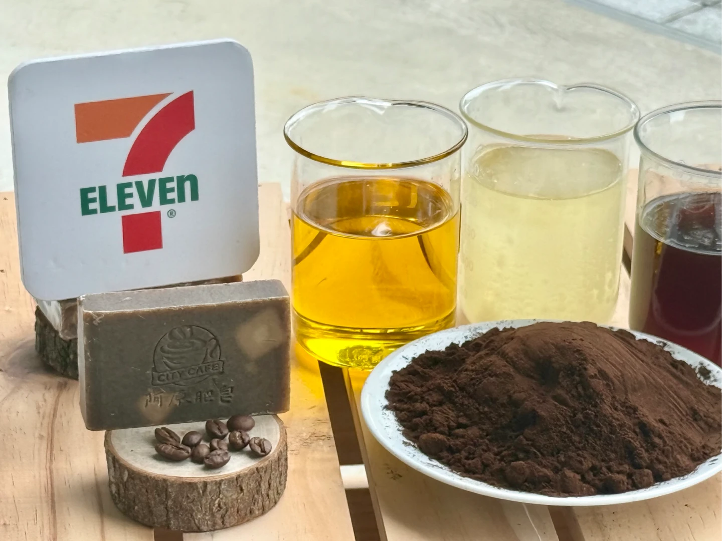 全台每年喝40億杯咖啡！兩大超商把咖啡渣變黃金