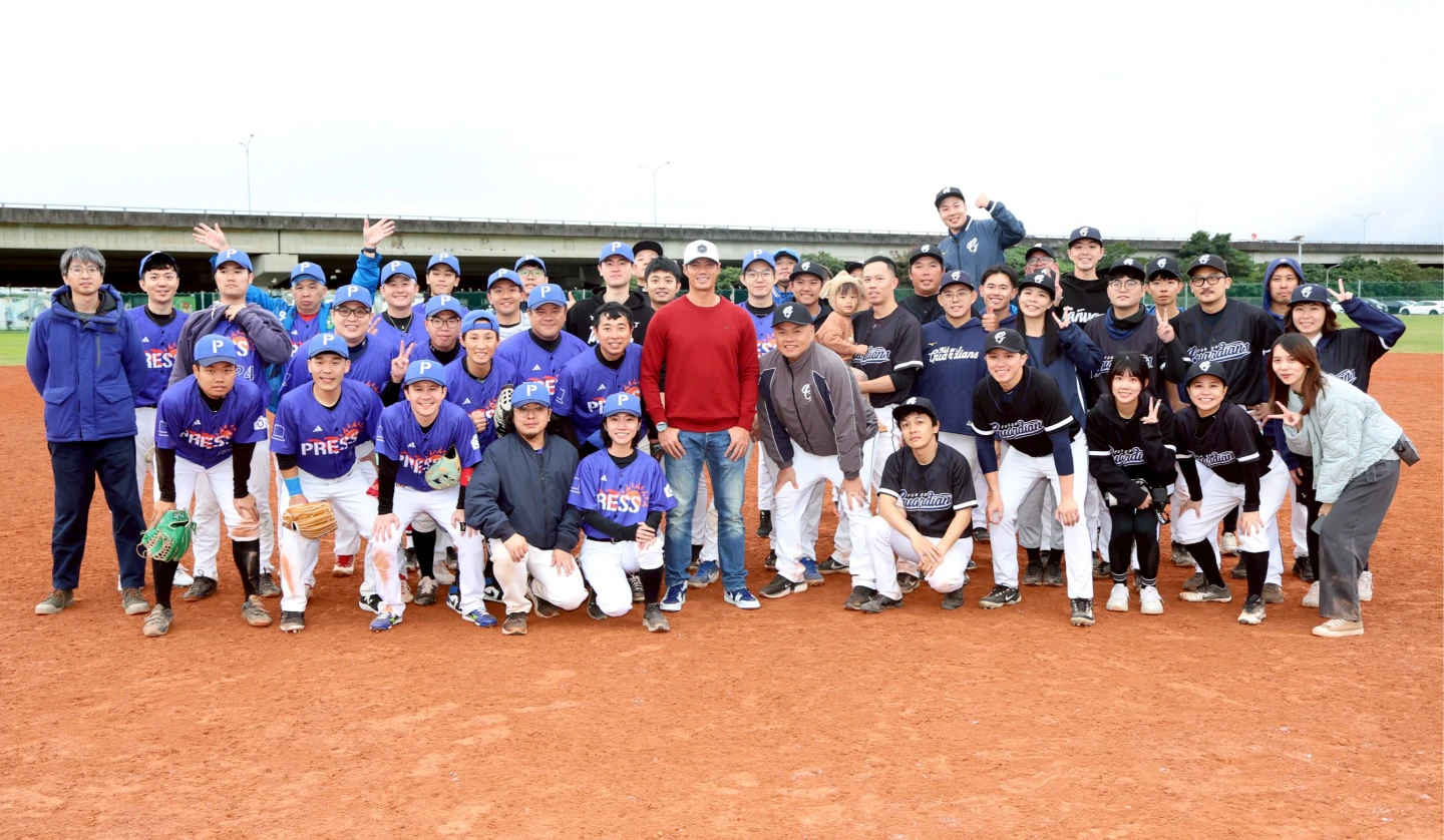 棒球｜陳偉殷驚喜現身新聞盃　擔任客座教練「打球開心最重要」