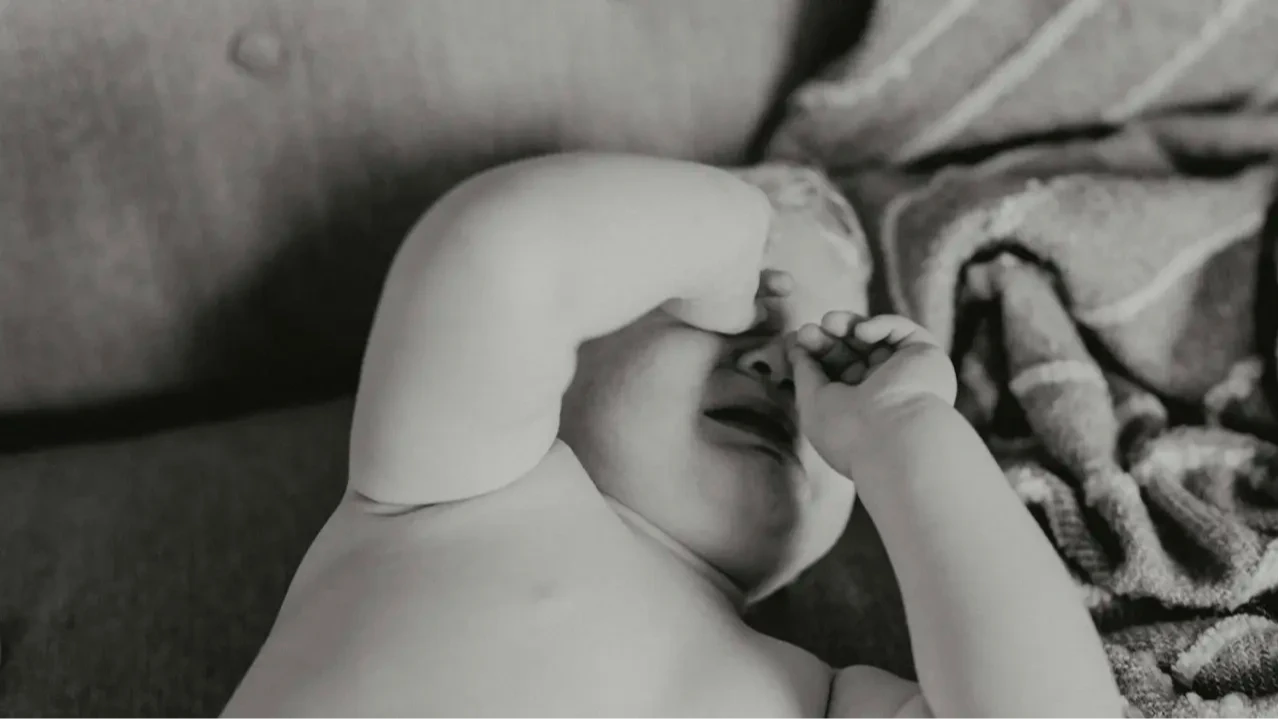 未滿1歲男嬰腦出血疑遭虐　台南2名保姆羈押禁見