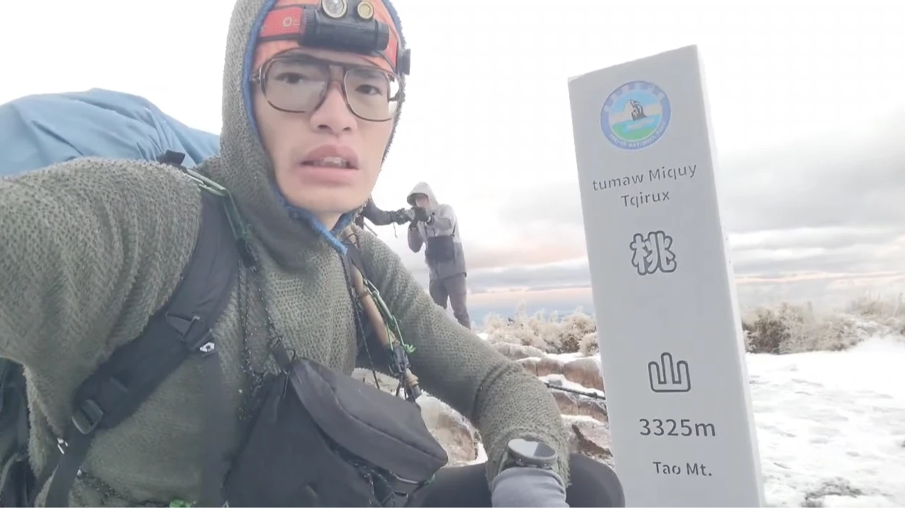 雪霸桃山主峰積雪20公分！銀白世界美不勝收　無雪地3寶勿入山