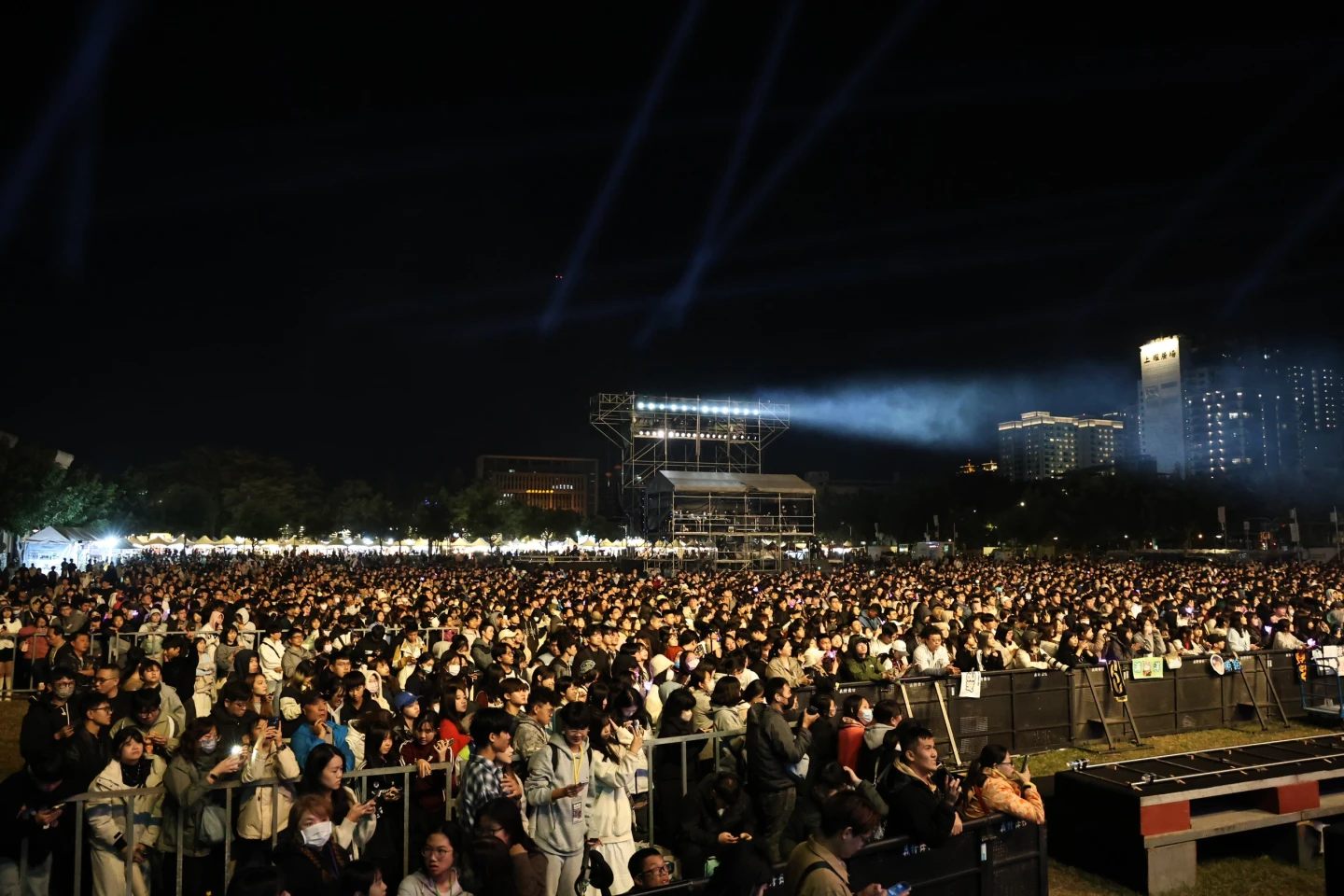 台南跨年live｜15萬人湧入！STAYC、鈴木愛理將登場　180秒煙火迎接2026　