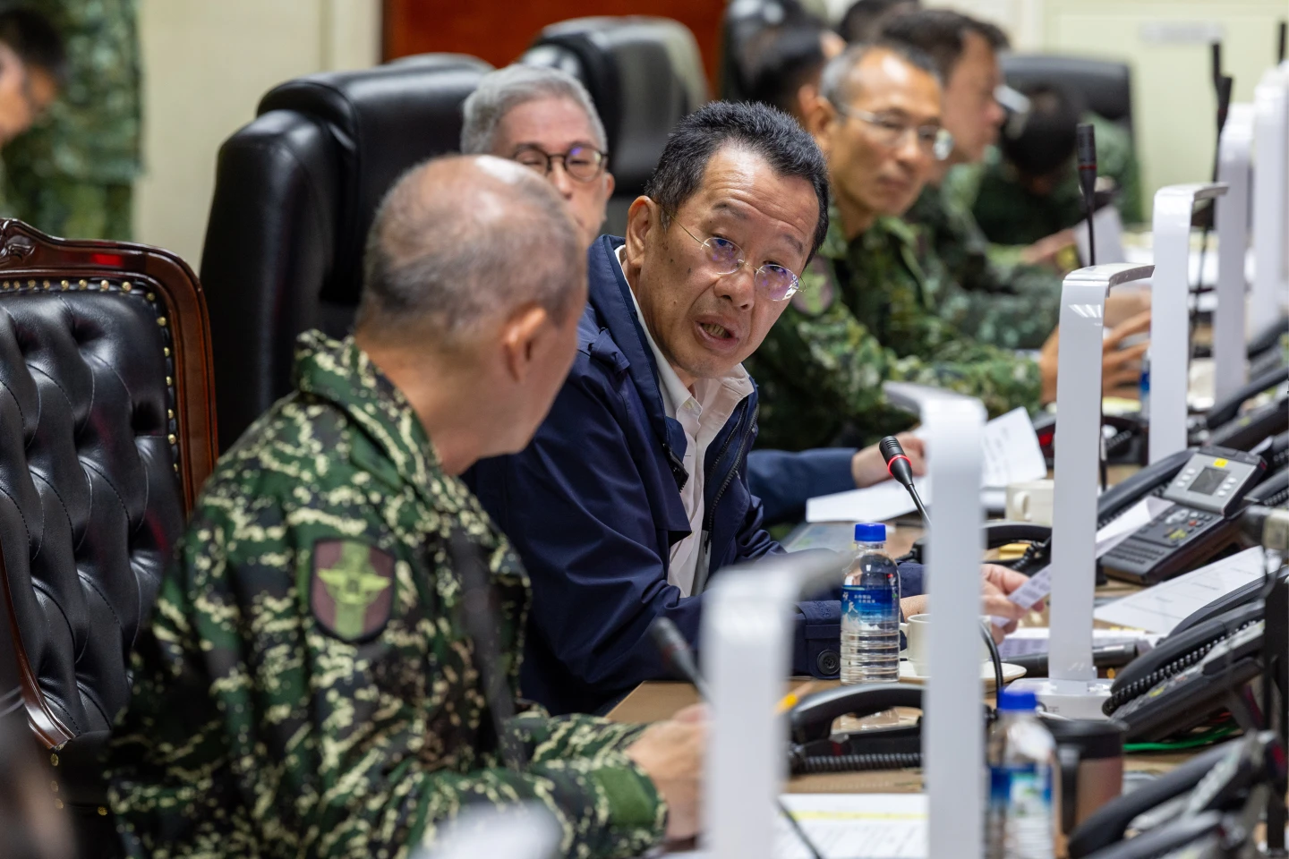 共軍實彈射擊落彈24浬線周邊！顧立雄坐鎮指揮中心：高度挑釁破壞和平