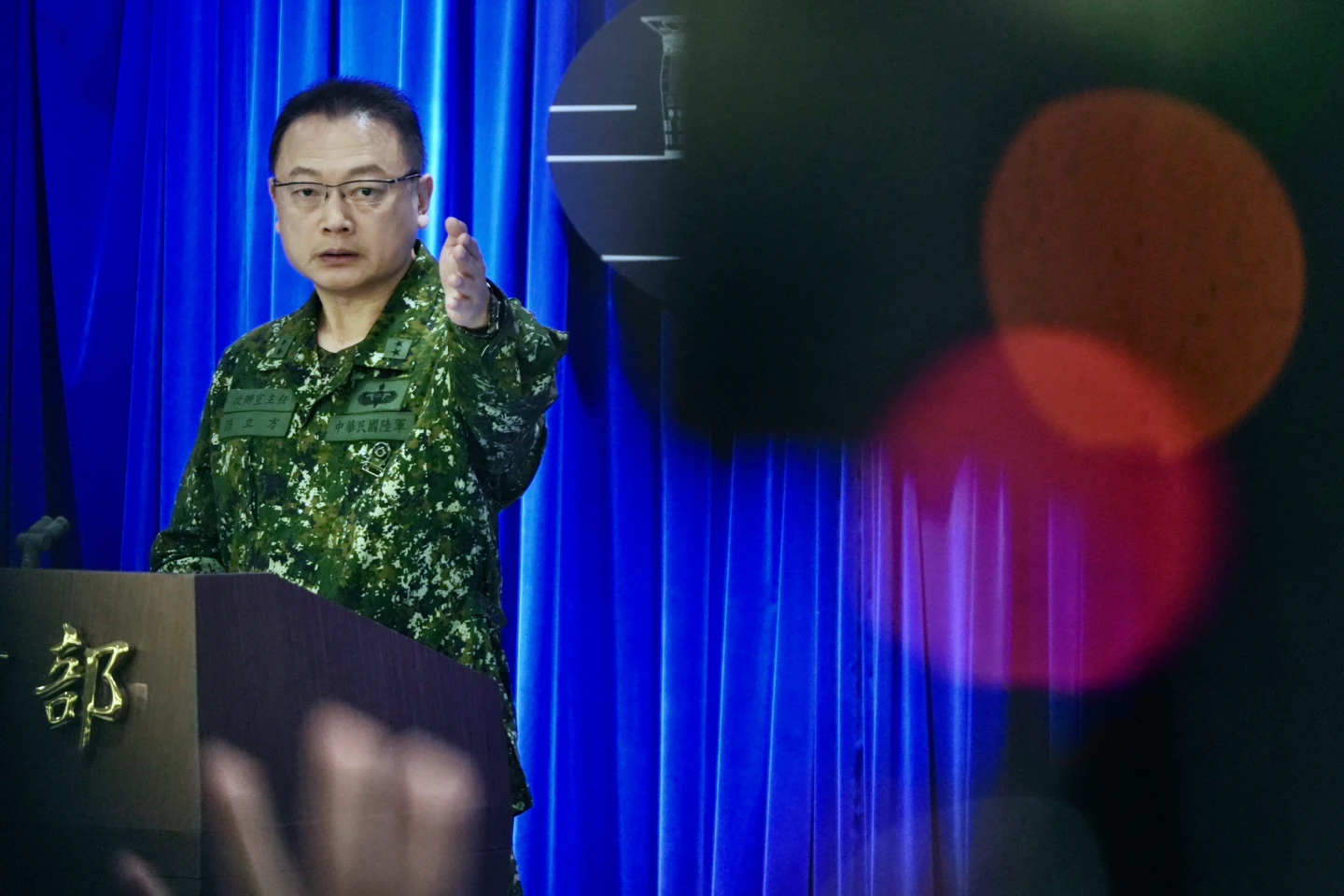 國防部認證共軍俯瞰台北101「假的」　網傳顧立雄休假！發言人：匪夷所思