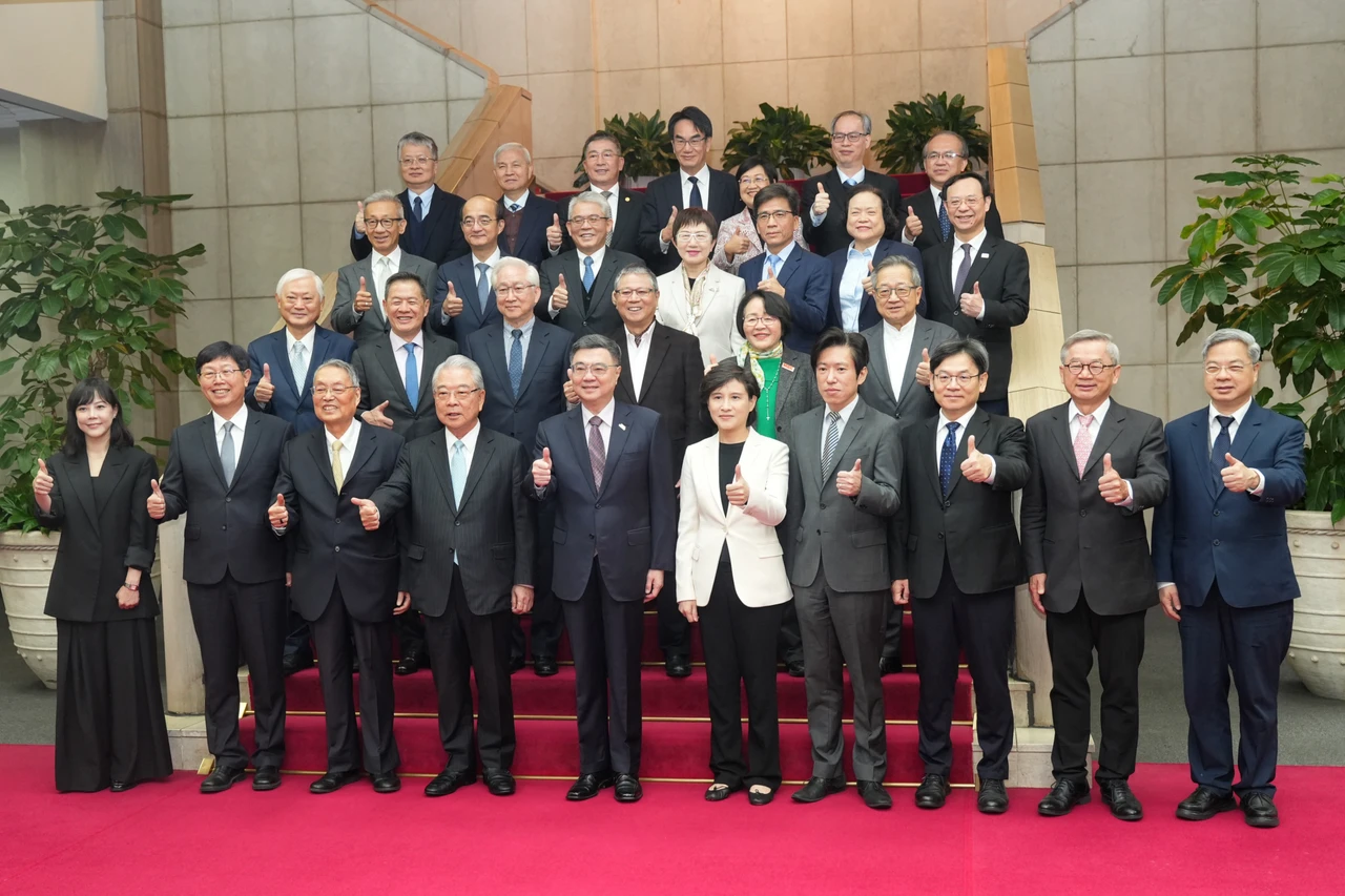 被圍台軍演！卓榮泰主持經發會籲請國人冷靜　再度喊話立法院