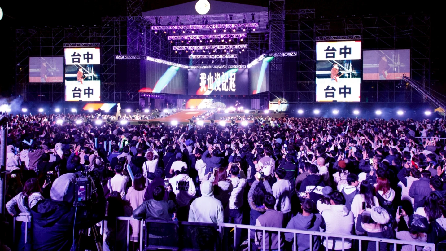台中跨年｜蕭敬騰獨家嗨唱迎新年！現場已湧6.8萬人　A咖輪番上陣