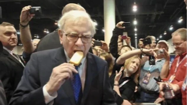 95歲巴菲特元旦退休　「別人恐懼時貪婪、退潮才知誰裸泳」10大金句一次看