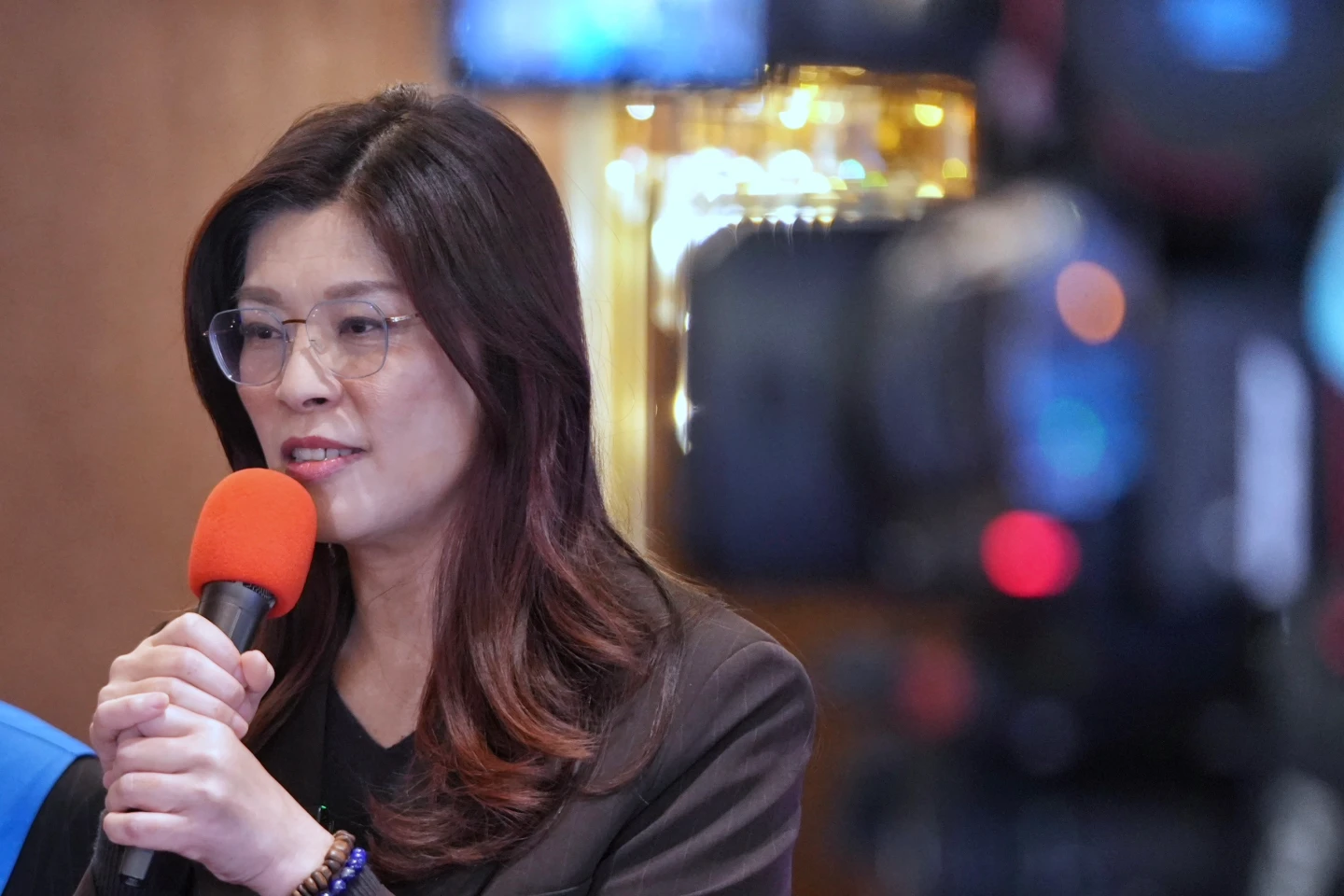 鄭麗文幕僚脫序行為一籮筐！懷孕黨工拒當網軍　遭拍桌「七字經」嚇哭