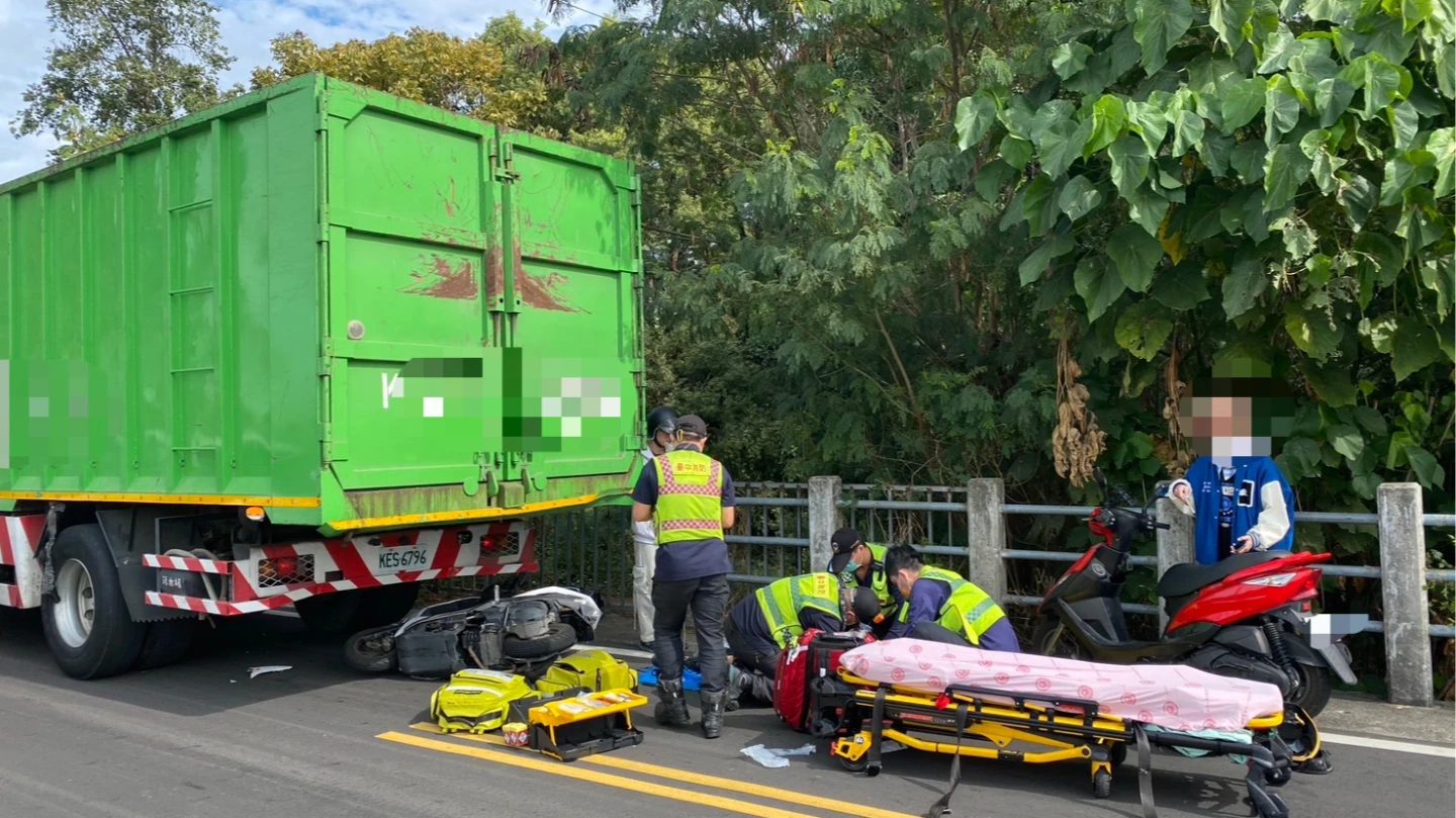 跨年前悲劇！20歲女大生騎車碰撞大貨車喪命　校方沉痛回應