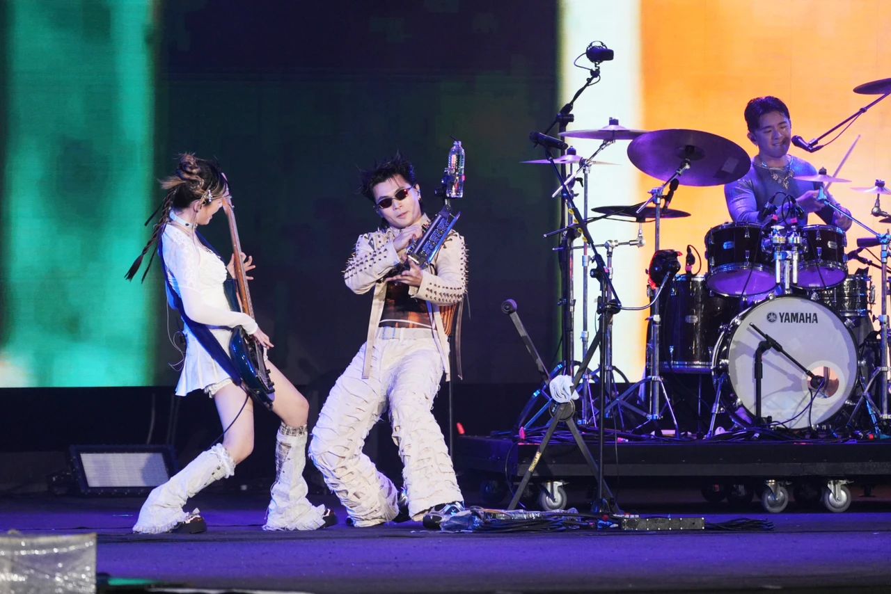 台北跨年現場圖輯｜美秀集團、李千娜辣登場　粉絲雨中等韓團KARA、安心亞