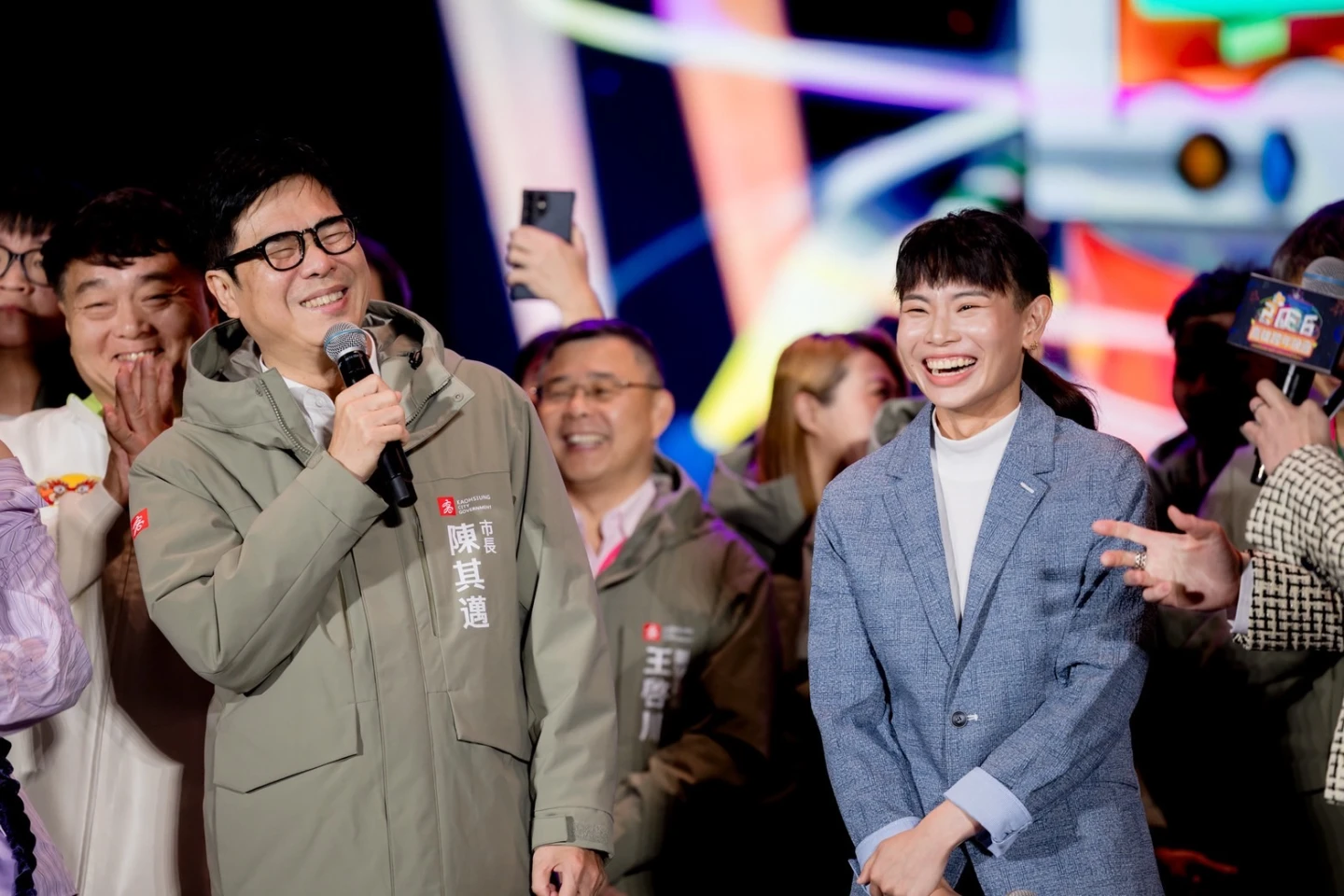 高雄跨年｜戴資穎驚喜現身倒數！陳其邁揭心願　「水彈女王」權恩妃狂吸25萬人