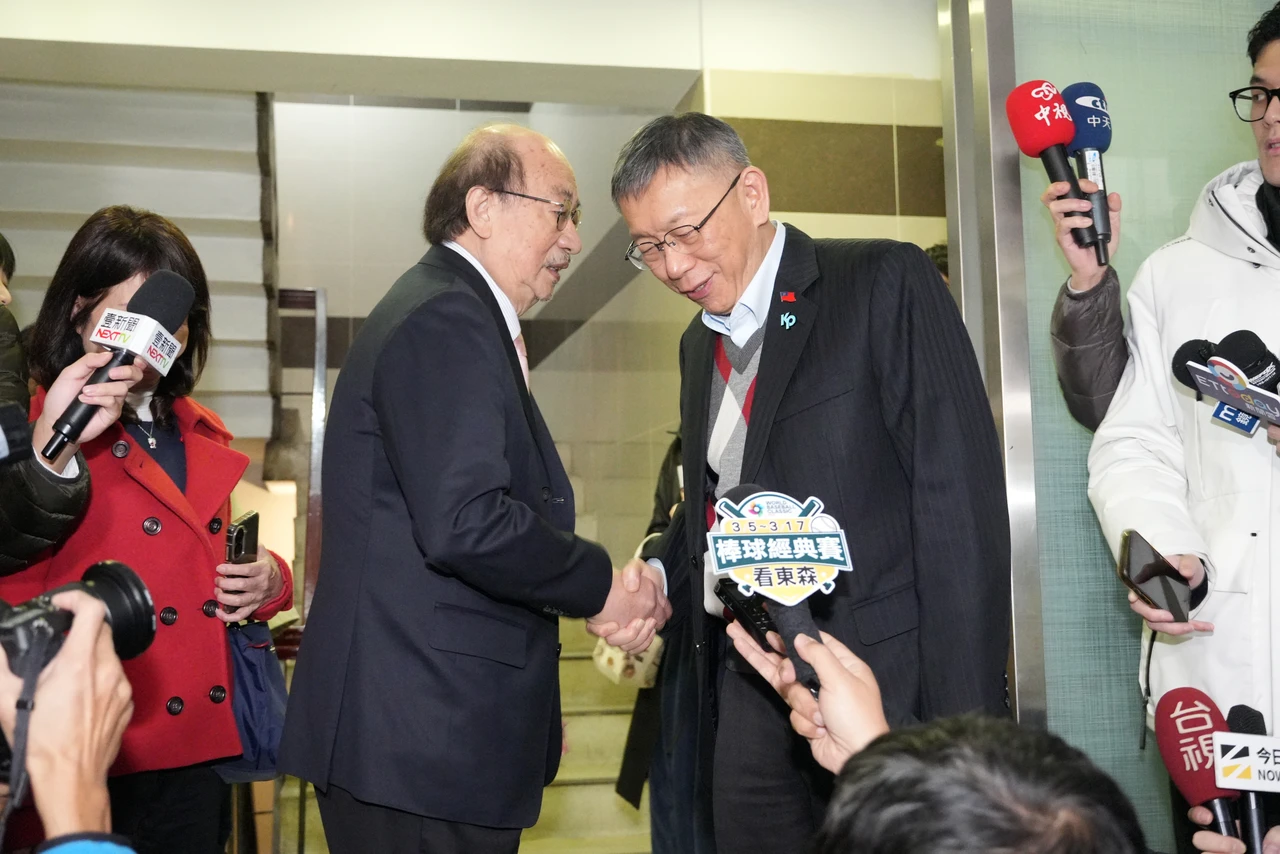 雙柯會笑呵呵！柯文哲喊「跟柯建銘是好朋友」　承諾總預算要處理