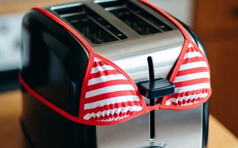 馬斯克xAI聊天機器人Grok不設防生成清涼照　多國政府要查