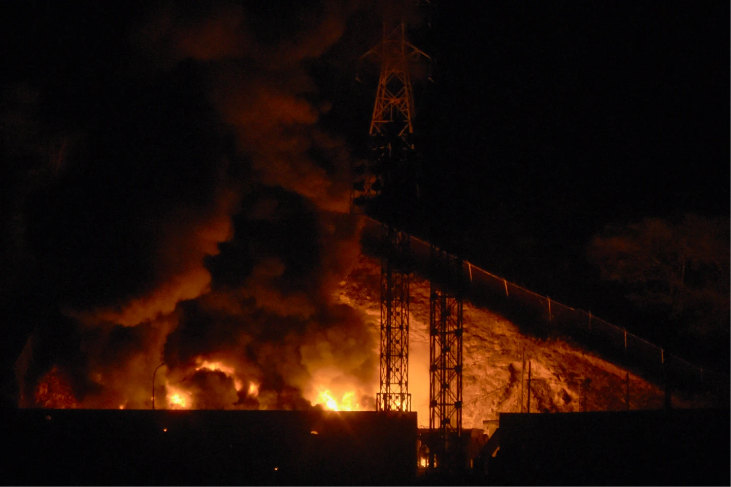 川普傳出手！委內瑞拉首都7連環炸　直升機低空掠飛疑軍事打擊