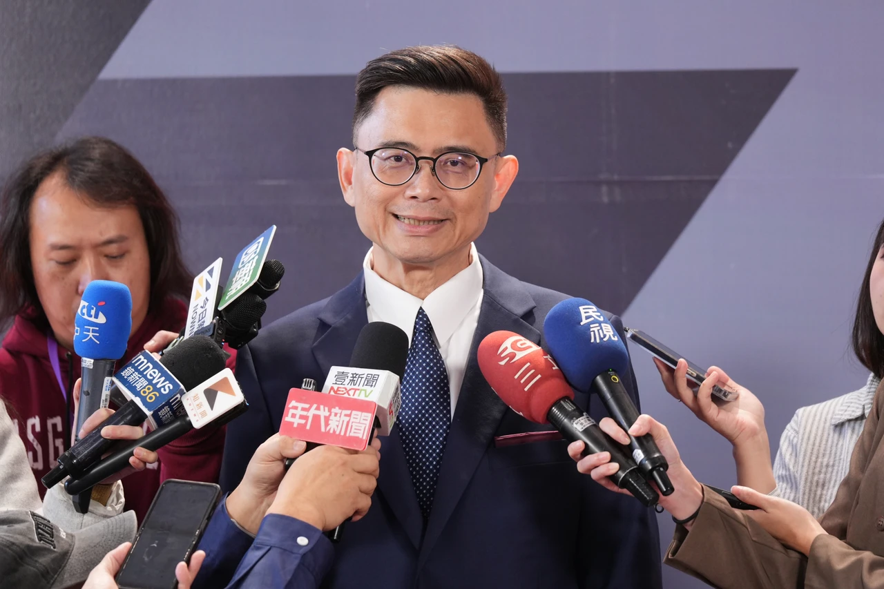 民進黨高雄市長提名政見會　賴瑞隆矛頭對準柯志恩！強打「差別電價」蓋大巨蛋