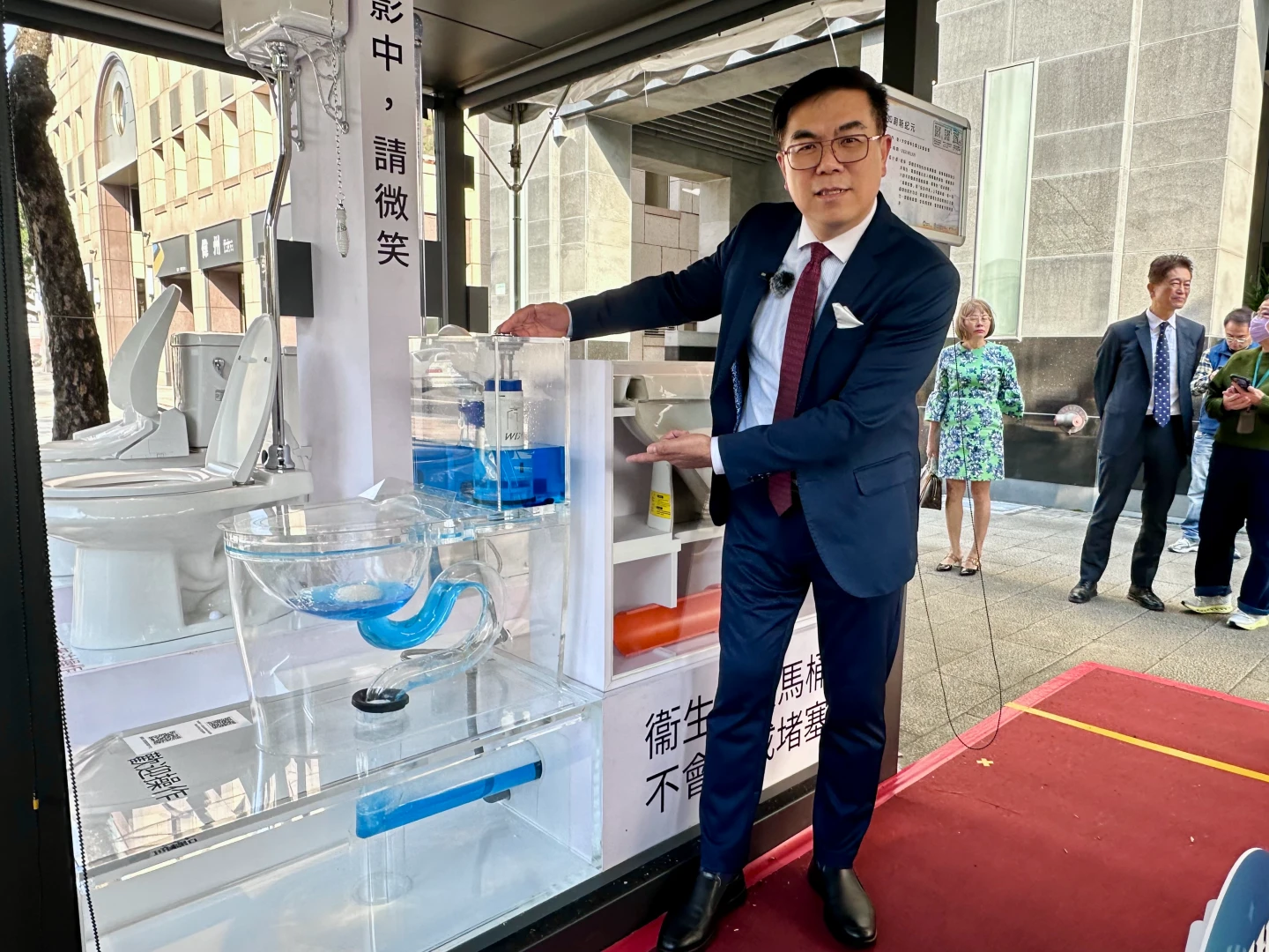 台灣公廁壞觀光！環境部推如廁新紀元　盼衛生紙丟馬桶、坐式提高至8成