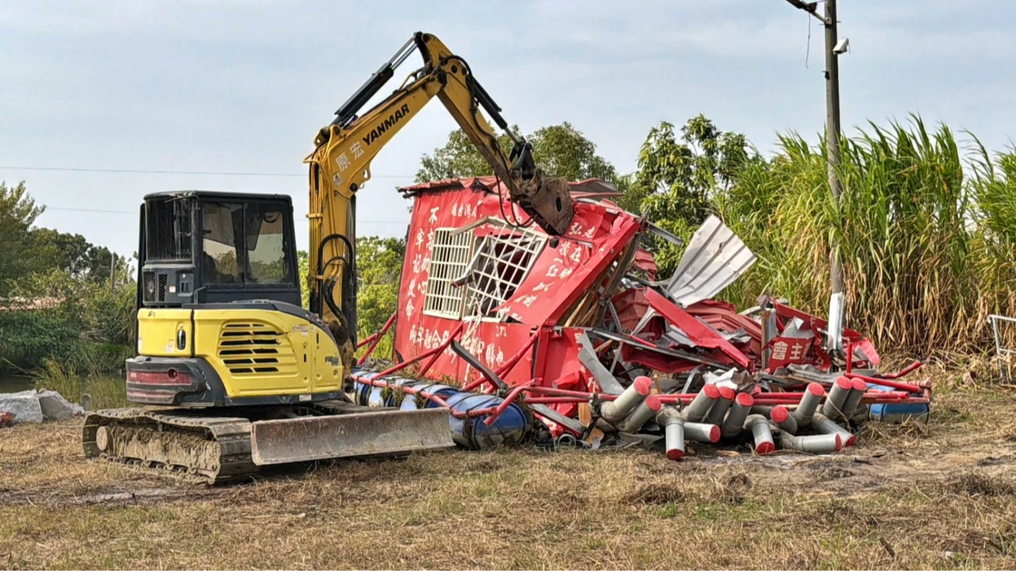 7年3度挑戰公權力！「台灣共產黨紅船」死灰復燃　黃偉哲出動怪手強拆