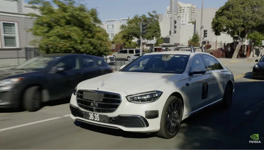 輝達「軍火商」策略成形！自駕系統撼動特斯拉封閉生態　傳統車廠救命浮木