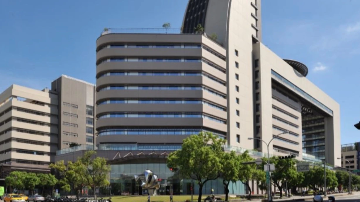 中國附醫男醫遭3女控性騷！看診遭「不當肢體接觸」　全面停診最重恐廢證