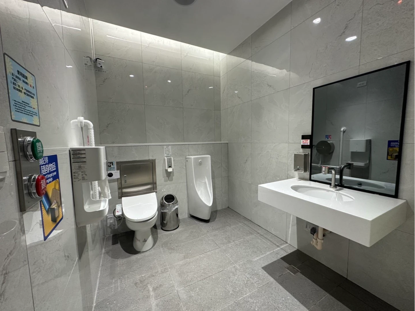 北捷淡水站後公園廁所升級！設免治馬桶坐墊　還有環境智慧偵測