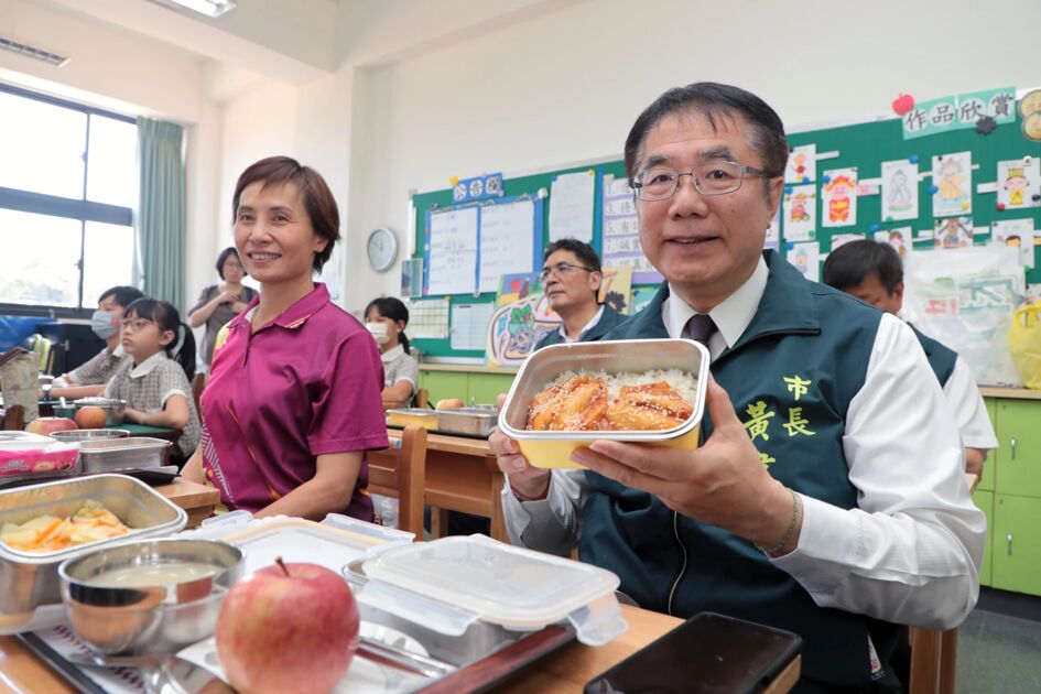 新北農民節活動侯友宜宣佈多重福利 POLITICS