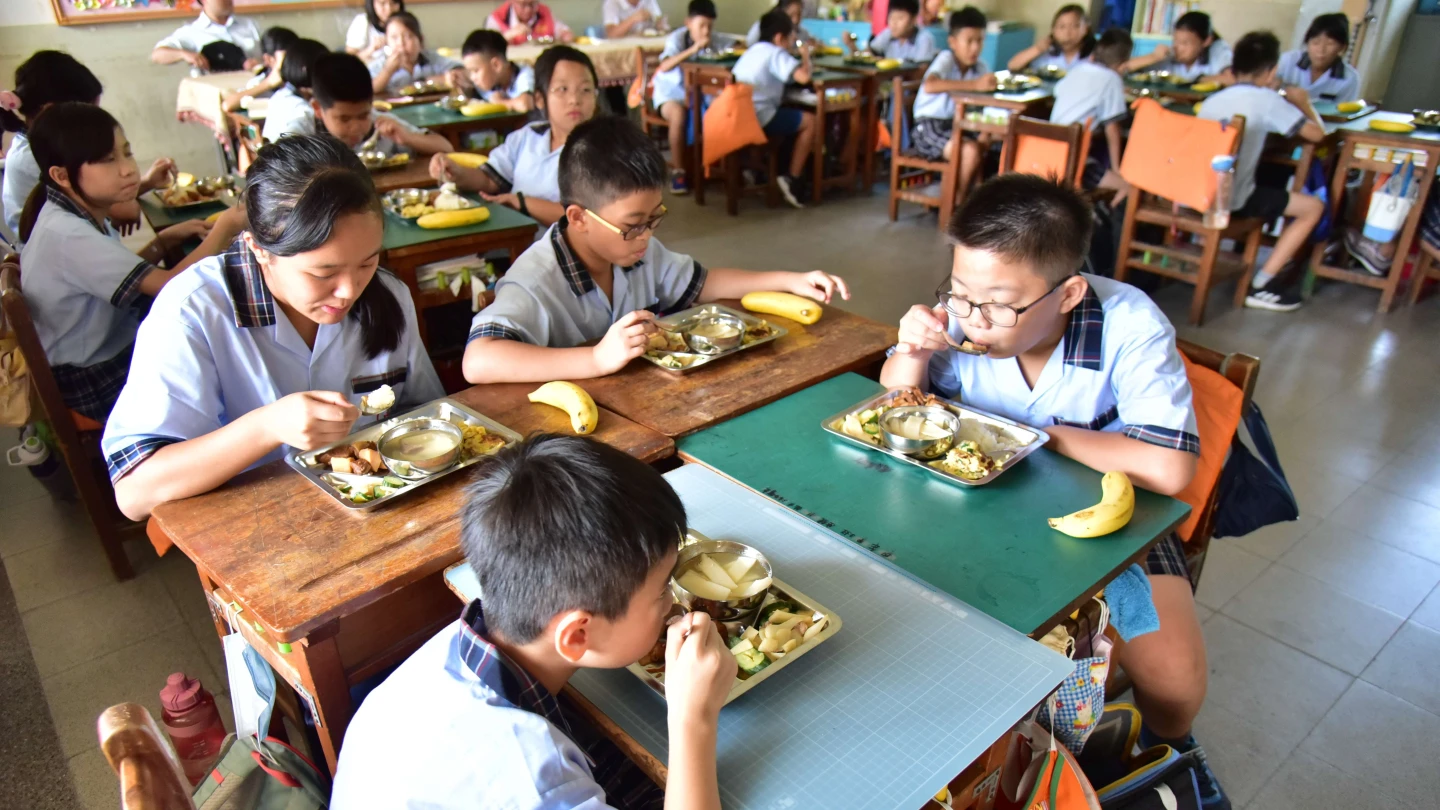 雲林咬牙跟進！張麗善宣布國中小營養午餐也免費：不惜舉債籌經費
