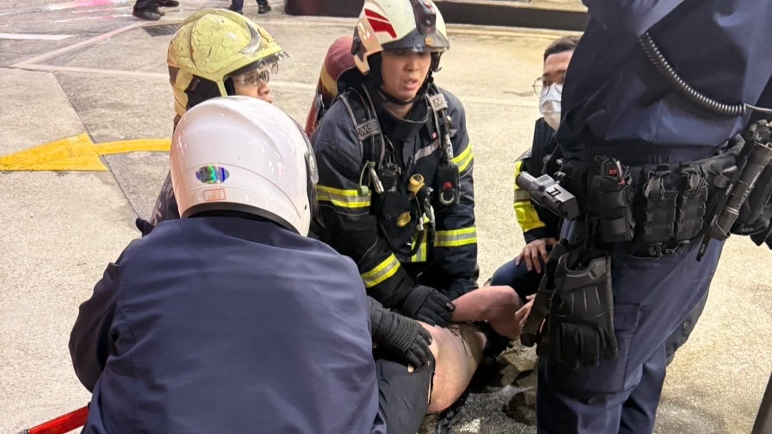 板橋驚傳加油站自焚　男子點火撲消防員！1人受波及送醫
