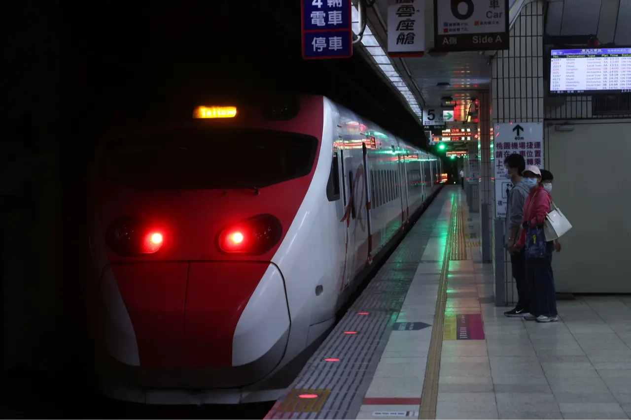 台鐵春節加開271班列車　1/13開搶！西部新自強號每日限250張無座票