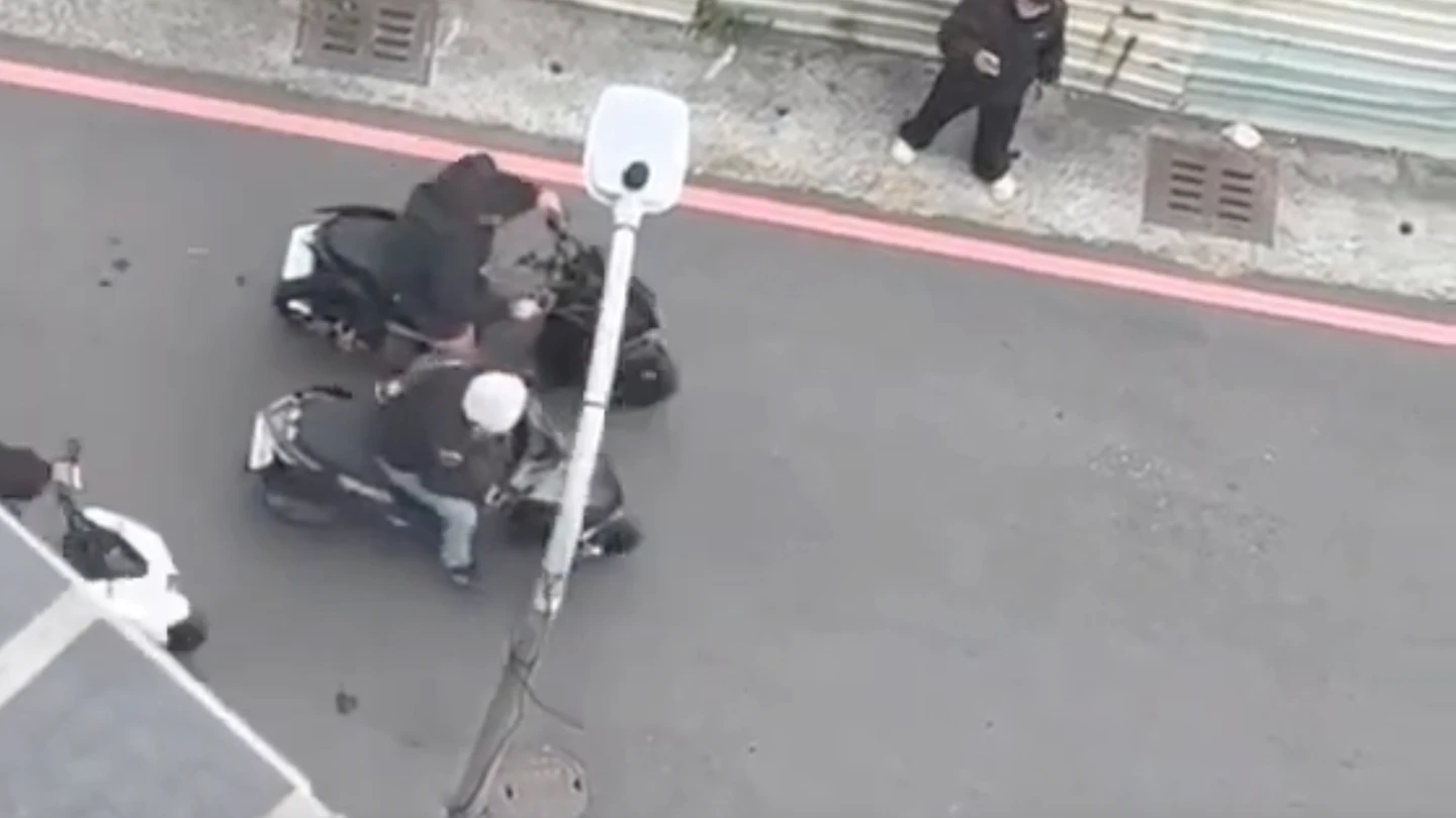 高雄少年白天巷弄飆車還倒數「三、二、GO！」　警依公共危險罪究辦