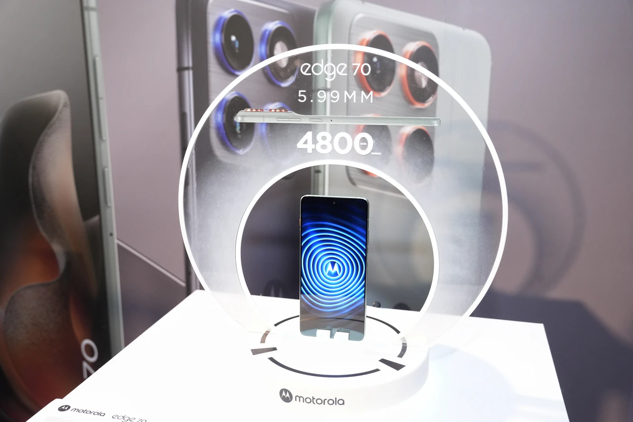 續航又輕薄！Motorola edge 70登台　4800mAh電池塞5.99mm機身「售價不到2萬」