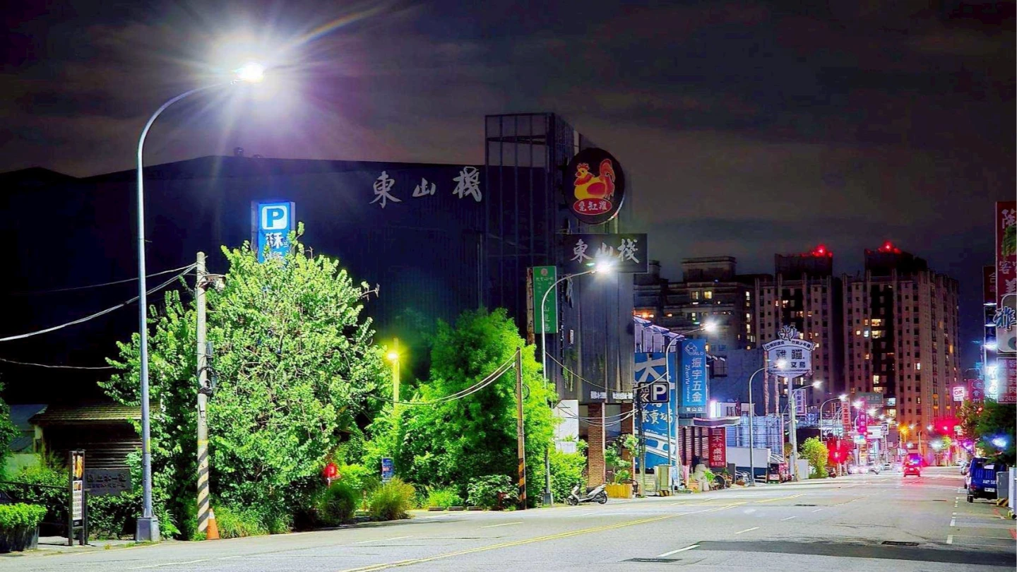 年省1.3億電費！台中路燈大換裝「11萬盞LED上線」　亮度增3倍