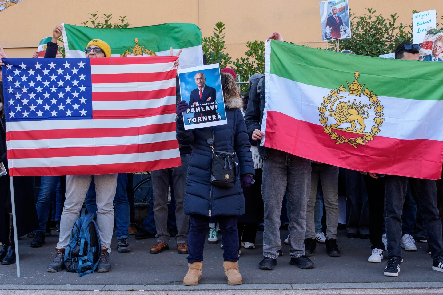 川普對伊朗夥伴祭25%「連坐」關稅　雙面刃！經濟戰恐掀全球貿易動盪