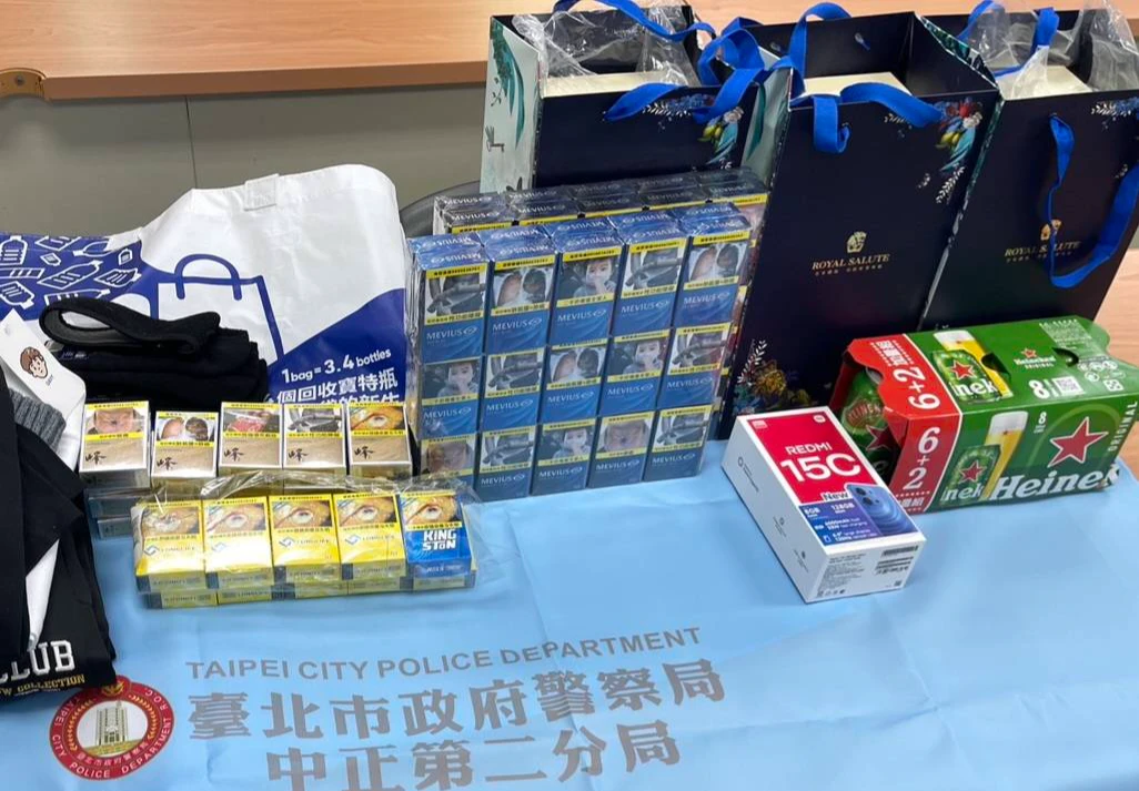 有片｜專挑物流司機下手！慣竊偷包盜刷買皇家禮炮、手機　正開喝就被逮