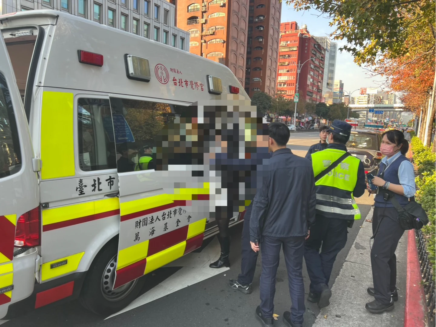 北捷驚魂！女拿剪刀問鄰座「需要幫妳剪頭髮嗎」　嚇壞乘客急報案