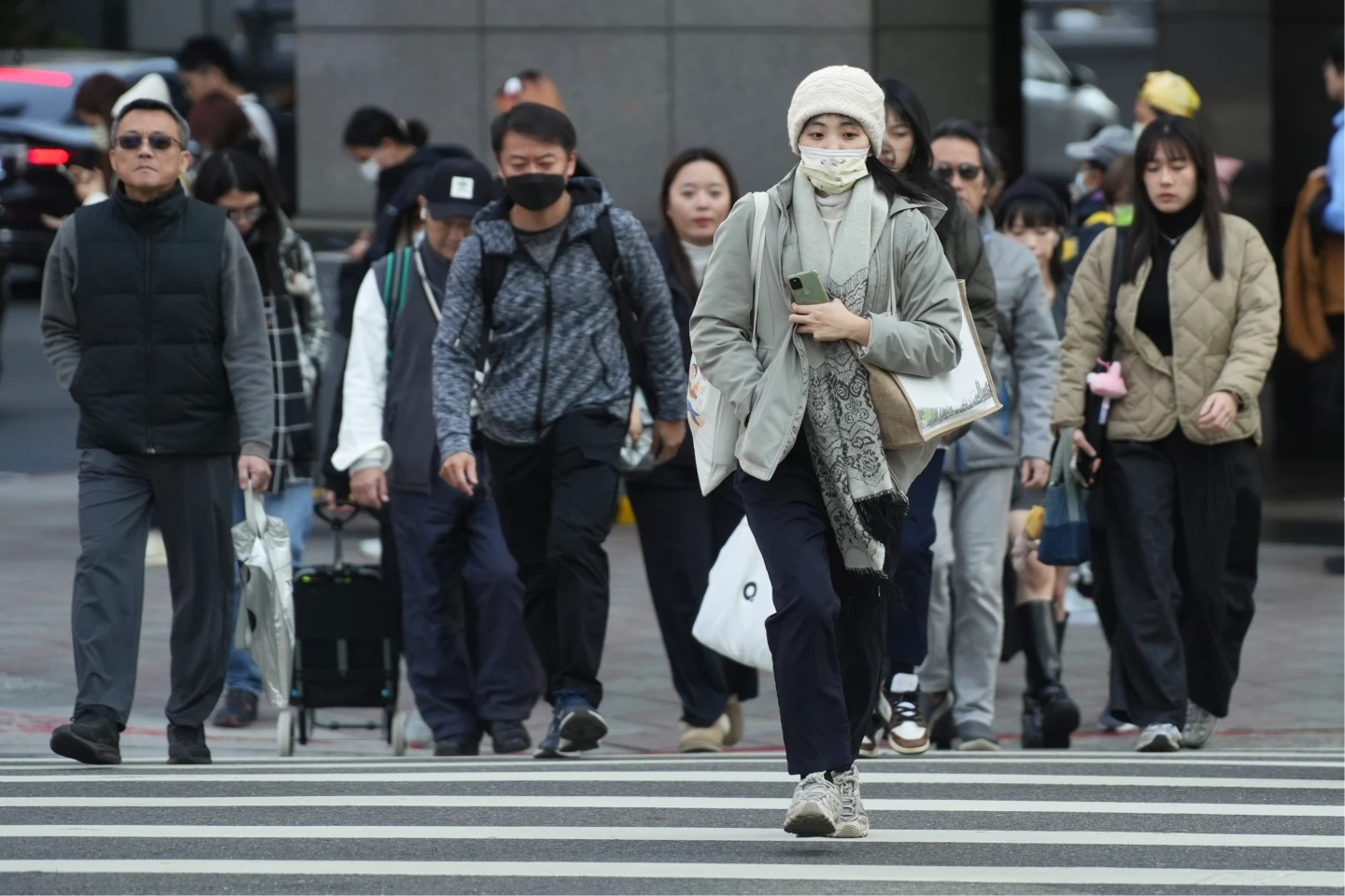 暖晴天氣倒數　洛鞍颱風水氣挾冷氣團！下周急凍轉濕冷