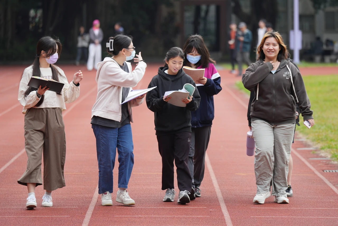學測｜自然閱讀量大、圖表高達50個　生物題目被評「機車」