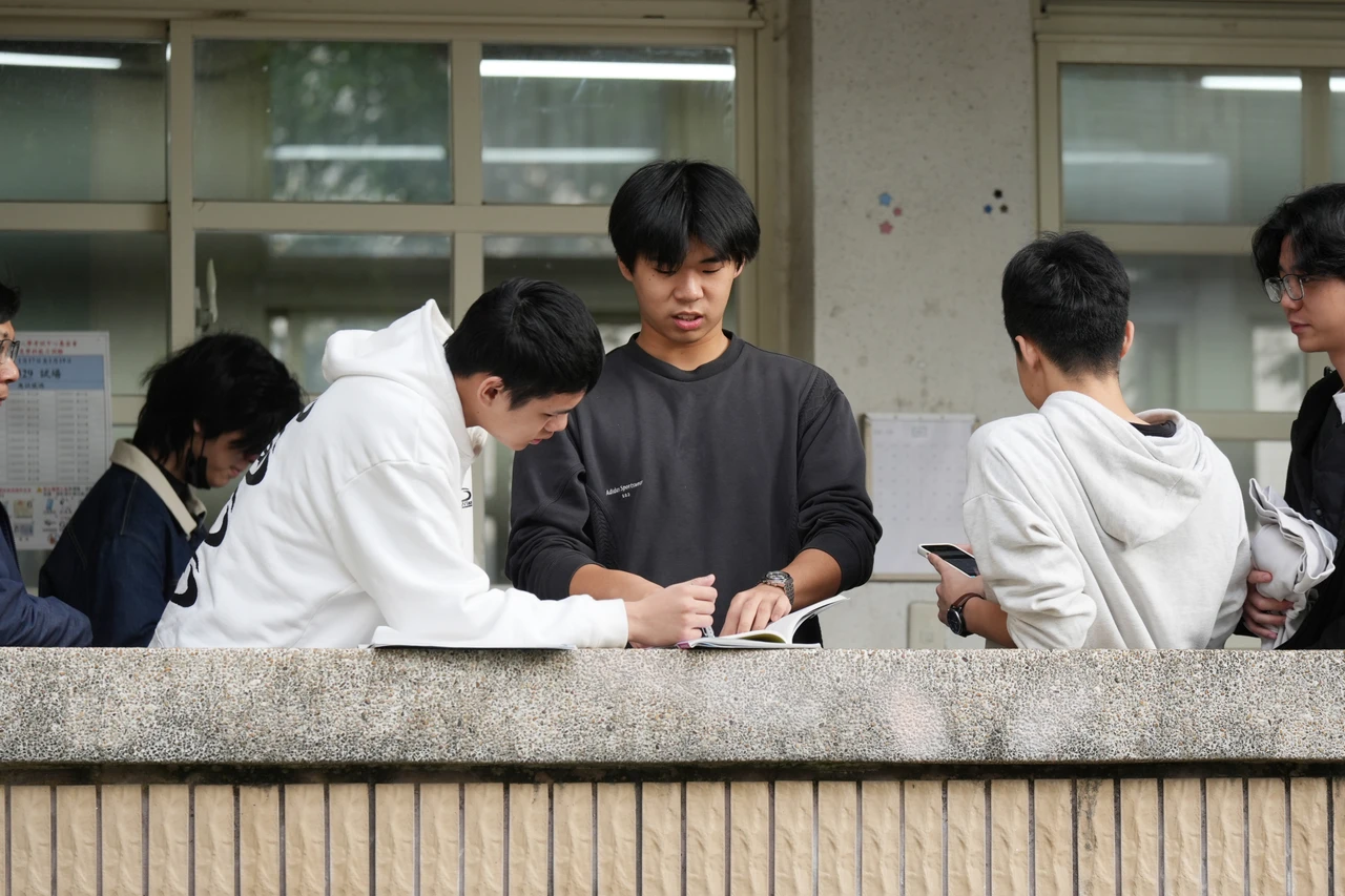 學測｜數A應景發財金入題　比去年簡單！參考解答出爐