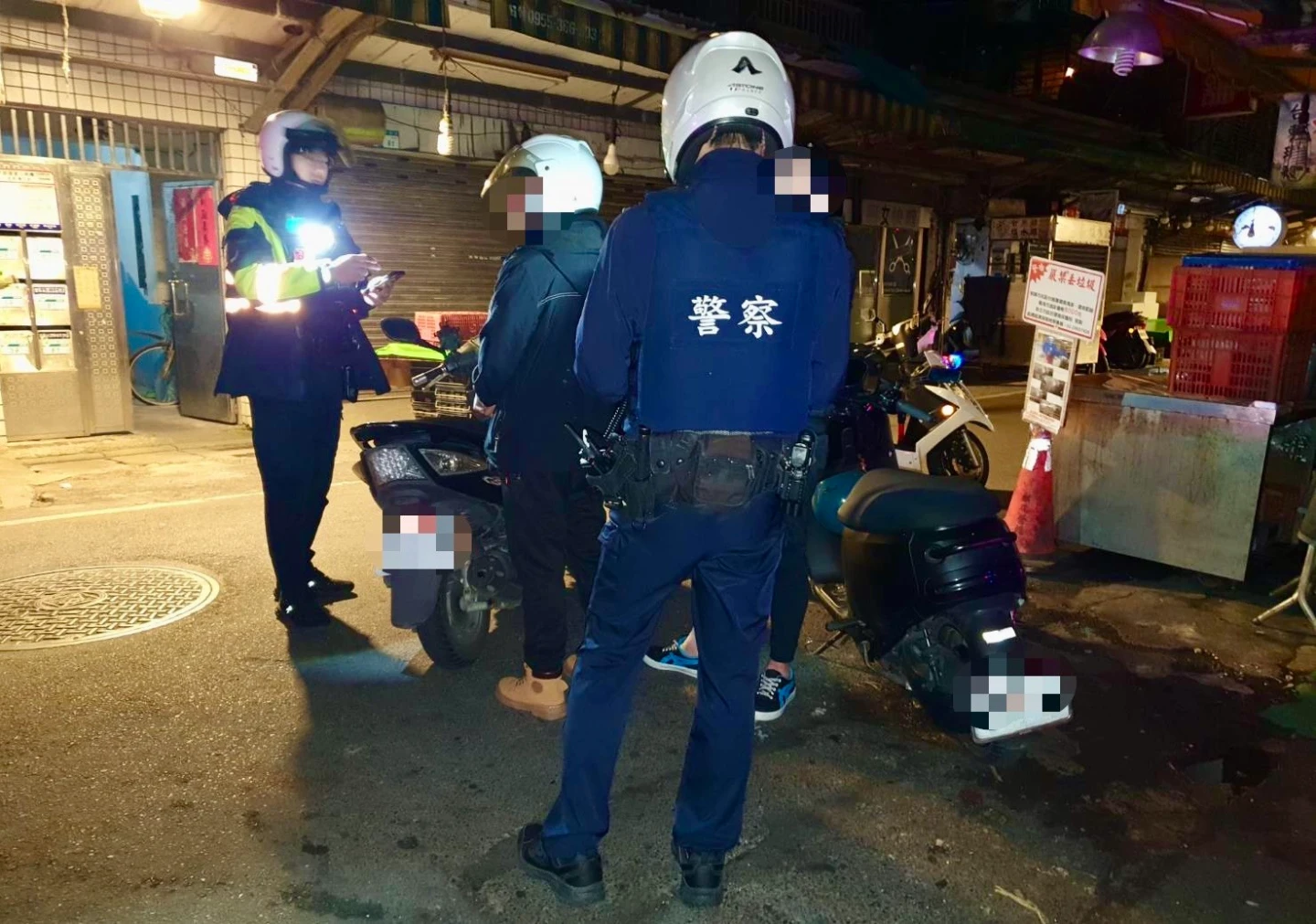 新北2工人深夜騎車覓食遭逮！唾液快篩呈毒反應　重罰9萬吊照移送法辦