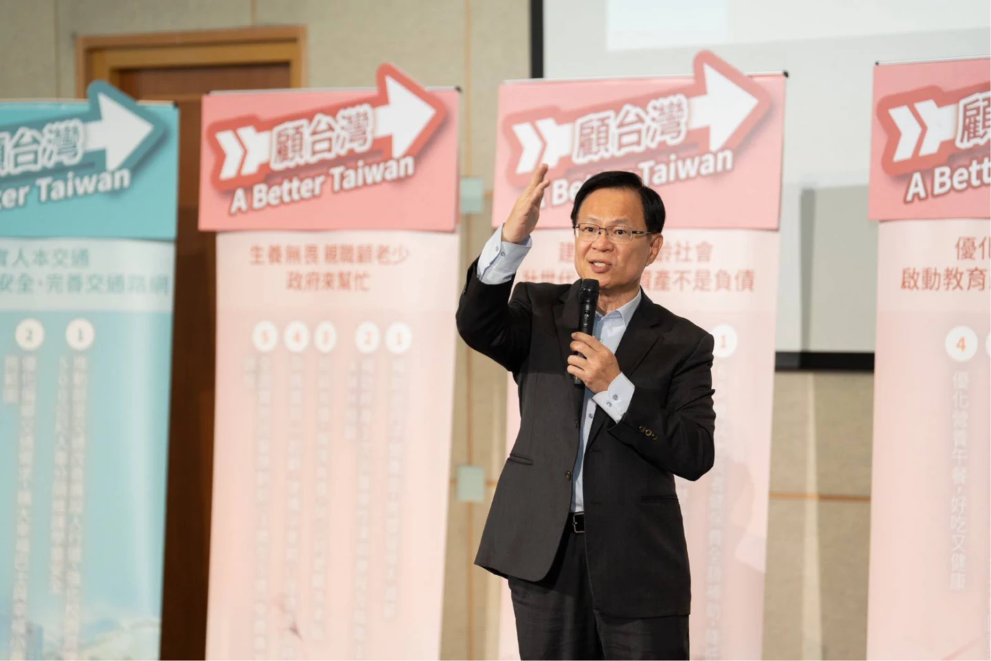 張啓楷誇捲共諜案遭押主播非常優秀！　質問：幾千塊能收買人？