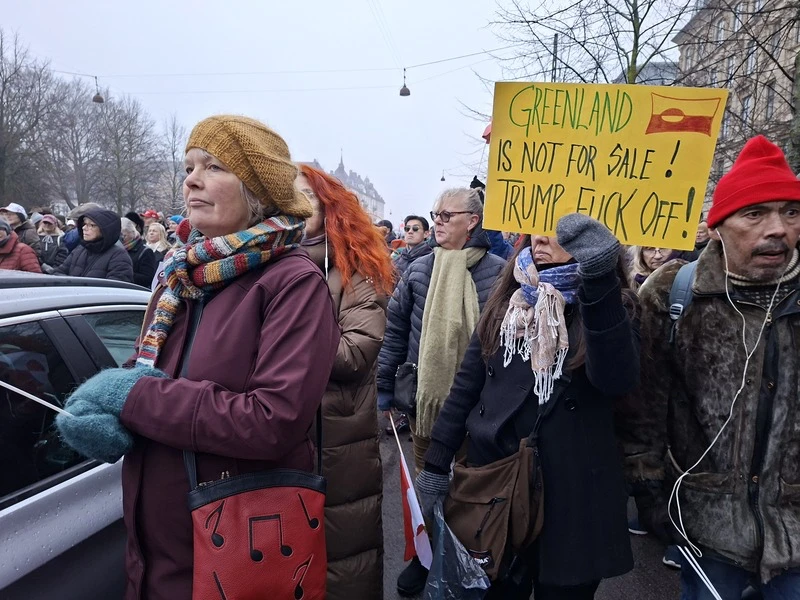 「格陵蘭不出售」！丹麥與格陵蘭數千人遊行　捍衛主權拒當美國人