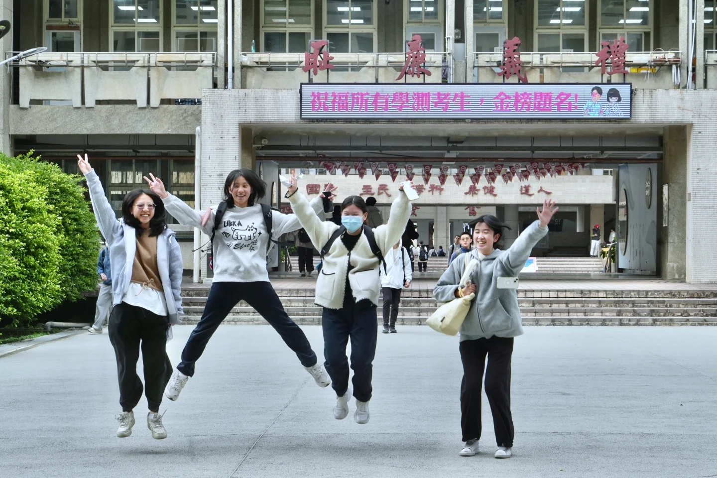 學測落幕｜自費醫學系門檻預估56級分　57級分才可上台大法律