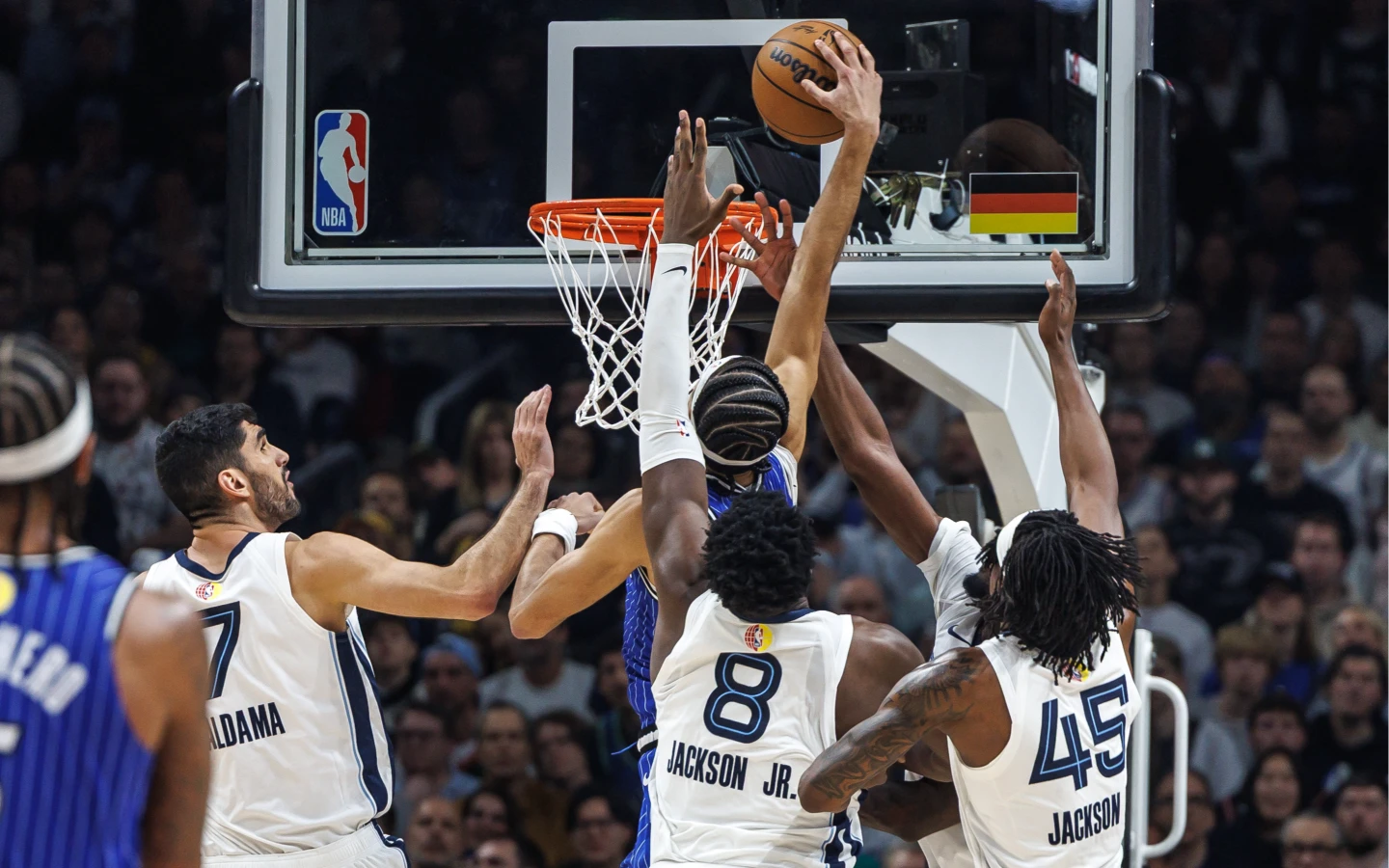 NBA｜破8500萬次觀看！布雷克「1打4」世紀之扣爆紅　親曝自己也看了20遍