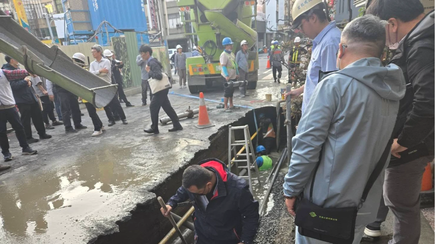 台南五妃街天坑噩夢再現！在地人怨「2年3度塌陷」　黃偉哲回應了