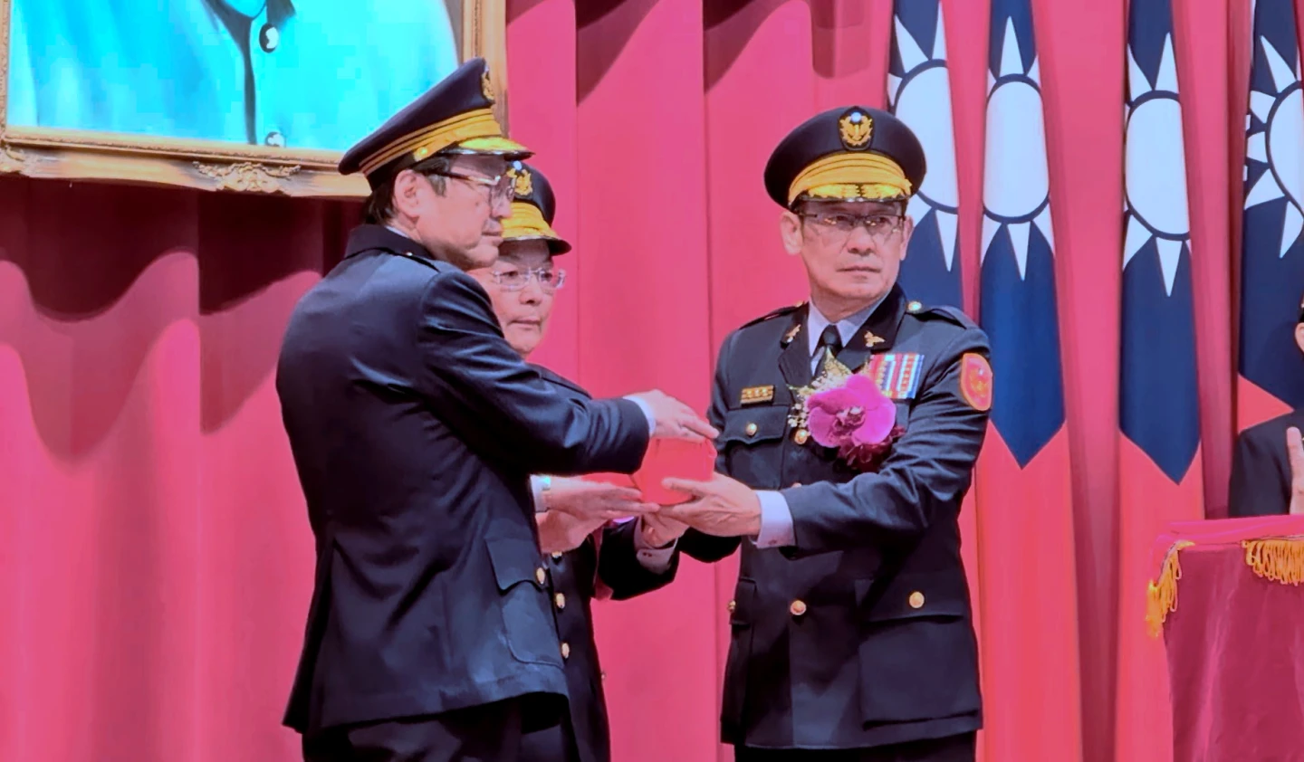 有片｜刑事局長邱紹洲上任！揭今年首要工作　張榮興曝期許：勿吃案