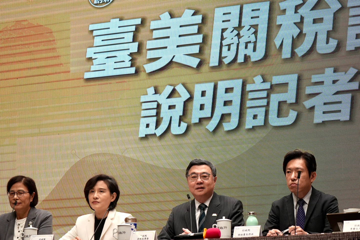 直播｜在野批賣國！卓榮泰、鄭麗君率首長上火線　親報告關稅談判