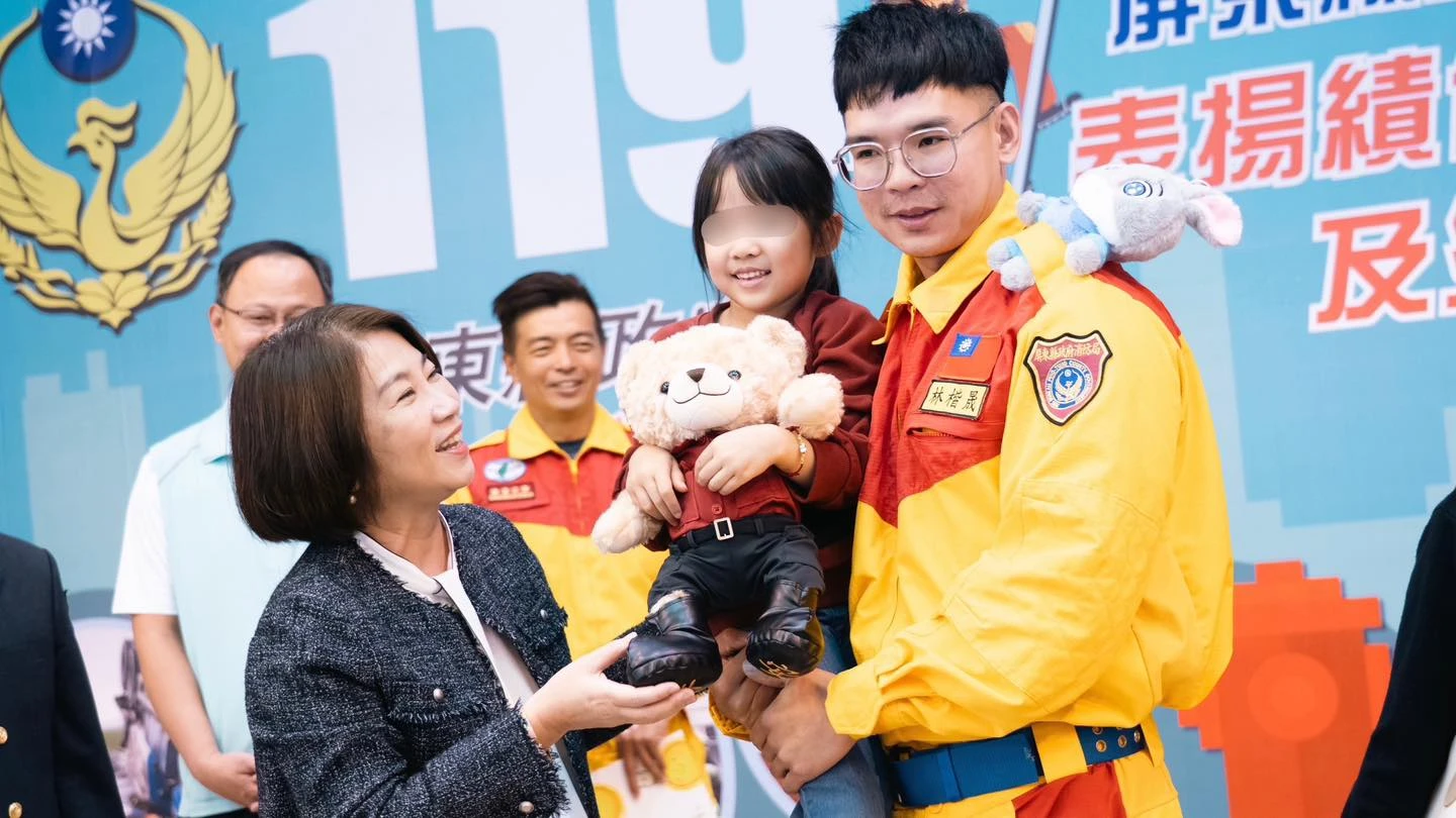 光復6歲女童小沂「泥中奇蹟生還」　燦笑送注音卡片謝英雄！母1句話令人心疼