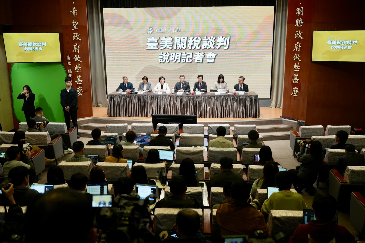 鄭麗君估「信保專款」規模上限100億美元　分5期注入邀公、民營銀行參與