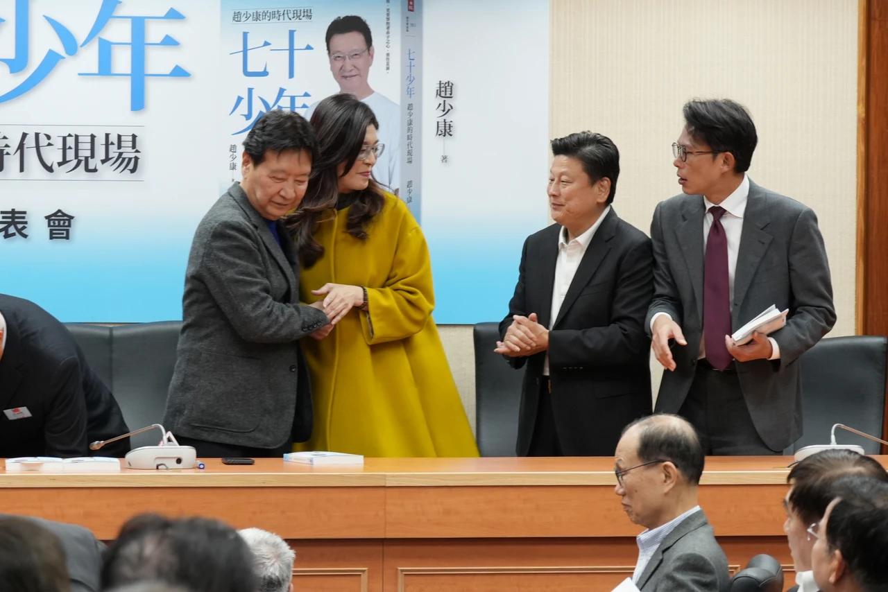 鄭麗文、郝龍斌同場零互動　趙少康緩頰：唉喲！都吃過飯和解了啦