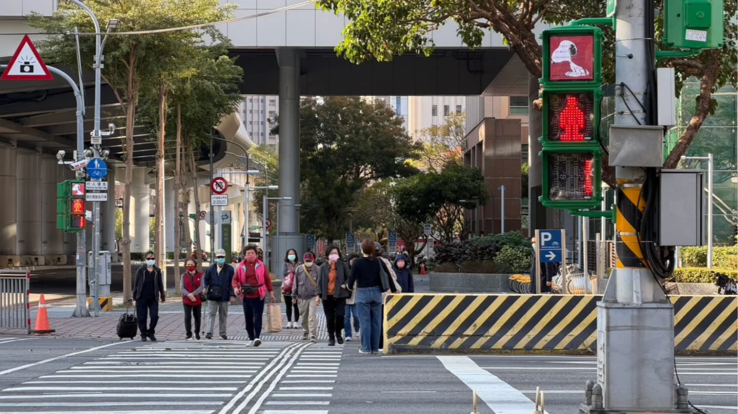 太可愛！史努比紅綠燈現身台中　市政公園還有3公尺巨型氣偶