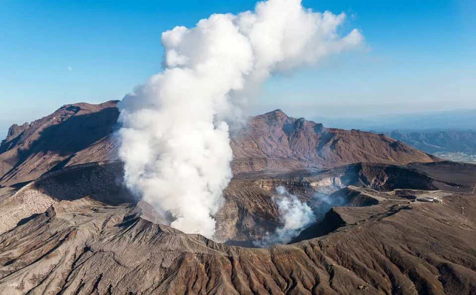 九州旅遊夯！阿蘇火山不只觀光直升機　「近距離賞火山口」這樣玩
