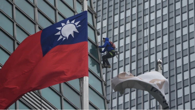 徒手攀101倒數！「真人版蜘蛛人」今冒雨試爬　賈永婕要幹大事「列見證歷史兩大禁忌」